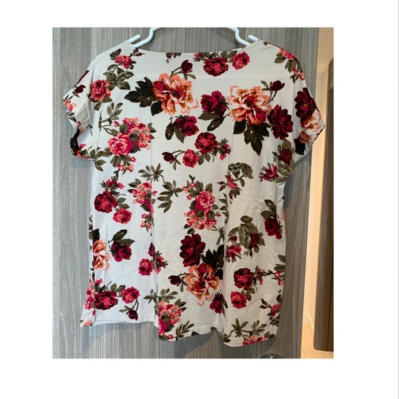 Floral pink and white shirt (Medium) - Picture 2 of 3